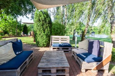Biergarten & Lounge