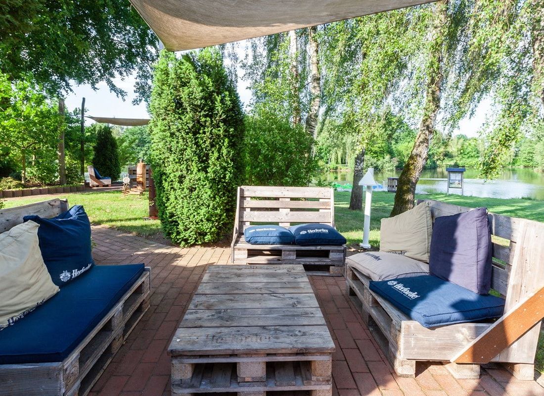 Biergarten & Lounge